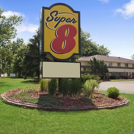 Super 8 By Wyndham Whitewater Wi Hotel Exterior photo